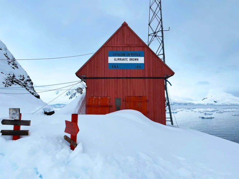 Admirante brown station