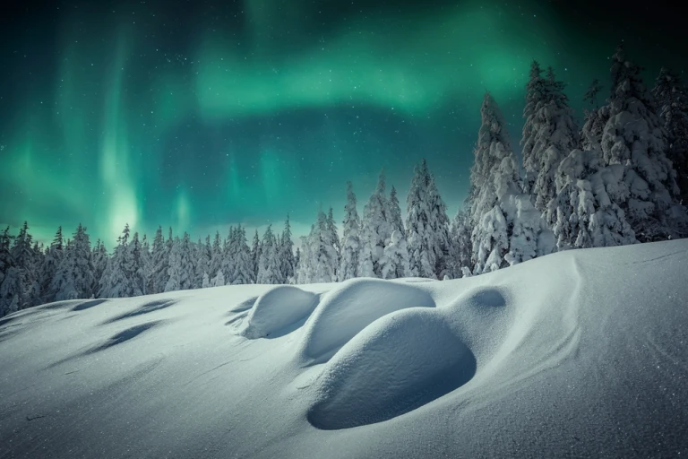 Lappland winter nordlicht shutterstock 2246054875