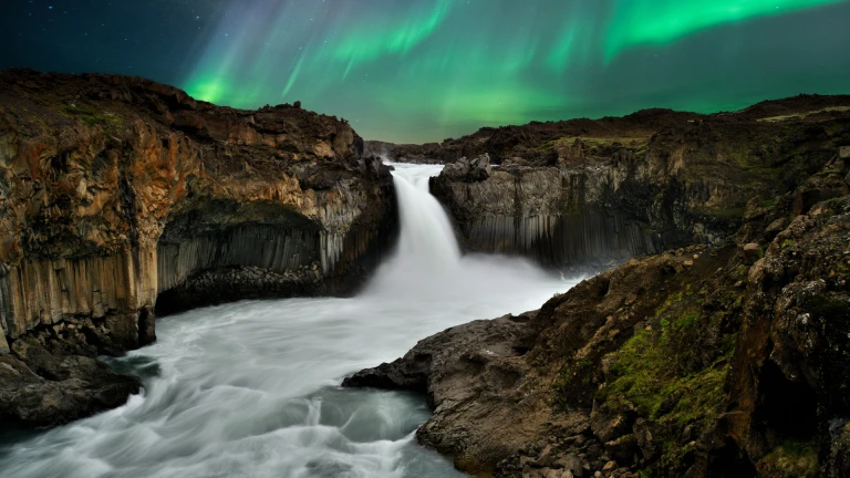 Nordlicht island wasserfall