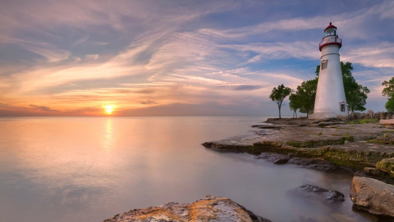 Das Marblehead Leuchtturm am Ufer des Erie-Sees in Ohio, USA. Bei Sonnenaufgang fotografiert.