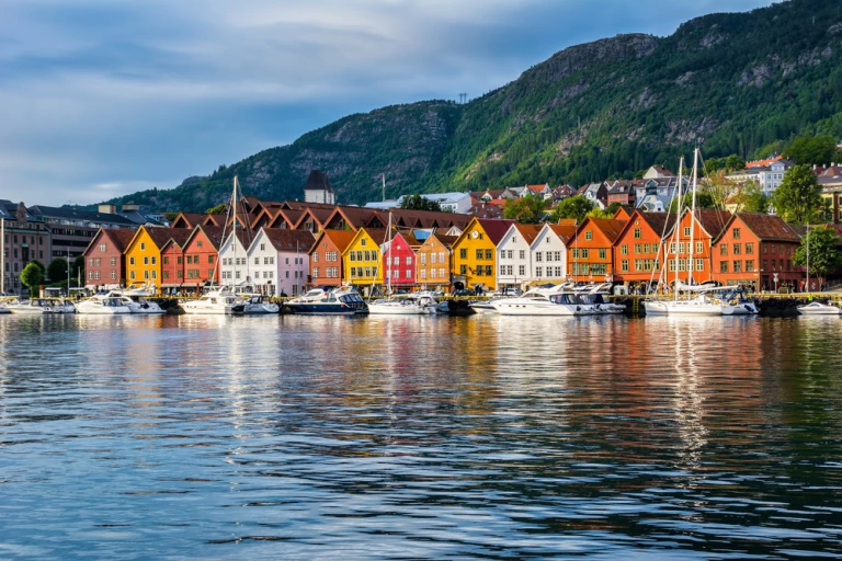 Bergen bryggen shutterstock 692933911