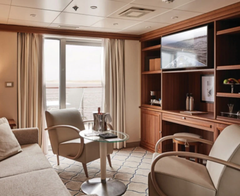 Discoverer Owners Suite