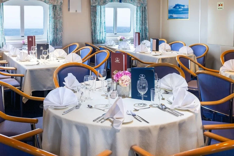 Restaurant Nova auf dem Expeditionsschiff Ocean Nova