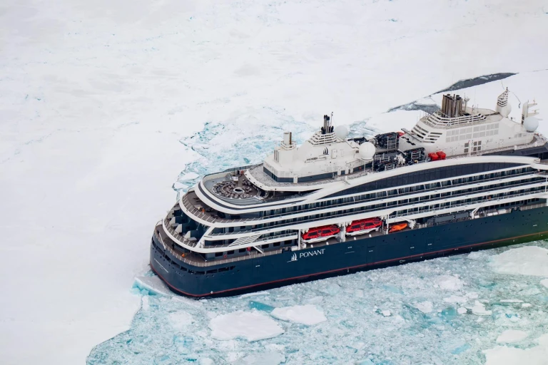 Le commandant charcot packeis