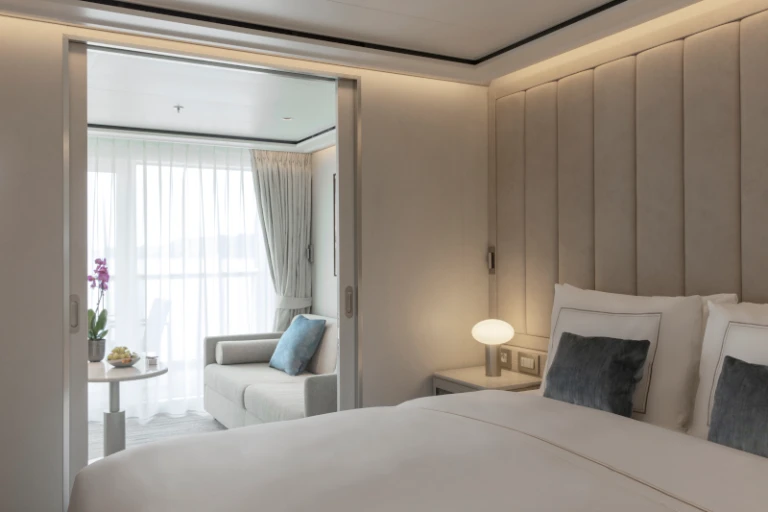 Silver nova maedallion suite