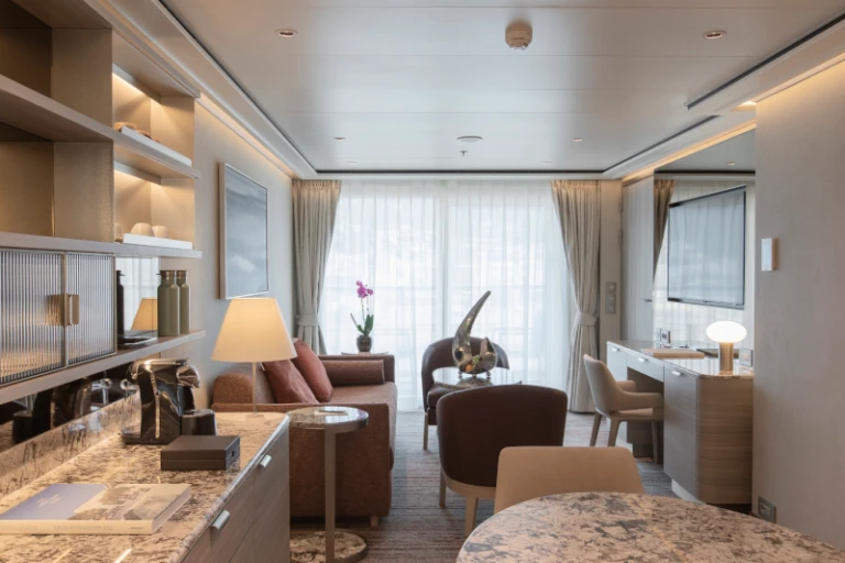 Silver nova signature suite.png