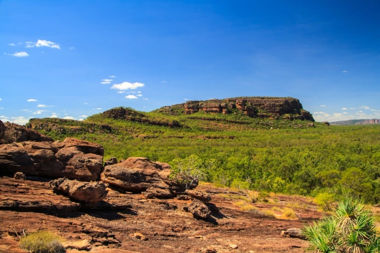 Blick auf den Nourlangie Rock von Nawurlandja Lookout. Kakadu-Nationalpark